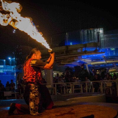 サンシャイン水族館屋上ビアガーデンで火付盗賊ファイアーショー