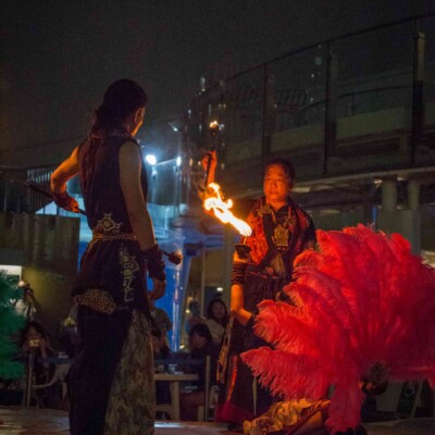 サンシャイン水族館屋上ビアガーデンで火付盗賊ファイアーショー
