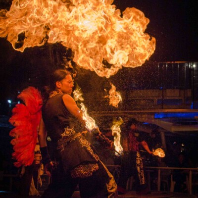 サンシャイン水族館屋上ビアガーデンで火付盗賊ファイアーショー