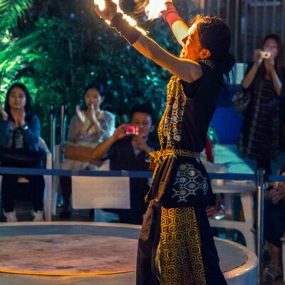 サンシャイン水族館屋上ビアガーデンで火付盗賊ファイアーショー