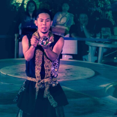 サンシャイン水族館屋上ビアガーデンで火付盗賊ジャグリングショー