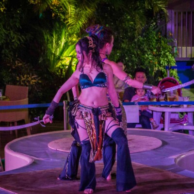 サンシャイン水族館屋上ビアガーデンで火付盗賊ベリーダンスショー