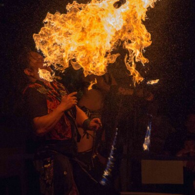 サンシャイン水族館屋上ビアガーデンで火付盗賊ファイアーショー