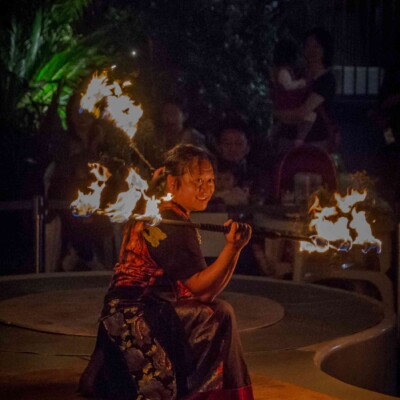 サンシャイン水族館屋上ビアガーデンで火付盗賊ファイアーショー