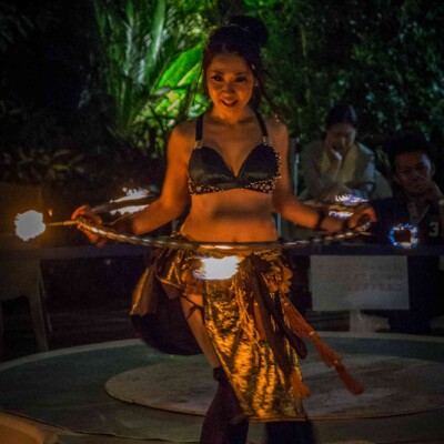 サンシャイン水族館屋上ビアガーデンで火付盗賊ファイアーショー