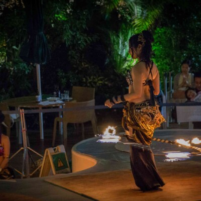 サンシャイン水族館屋上ビアガーデンで火付盗賊ファイアーショー