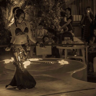 サンシャイン水族館屋上ビアガーデンで火付盗賊ファイアーショー