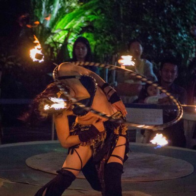 サンシャイン水族館屋上ビアガーデンで火付盗賊ファイアーショー