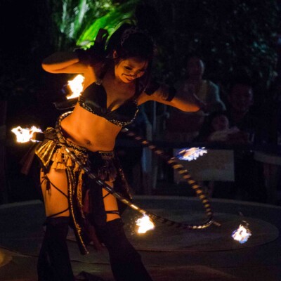 サンシャイン水族館屋上ビアガーデンで火付盗賊ファイアーショー