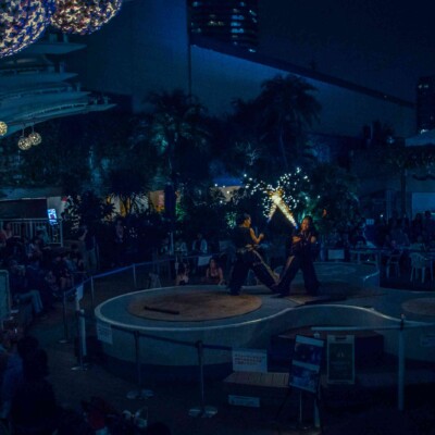 サンシャイン水族館屋上ビアガーデンで火付盗賊ファイアーショー