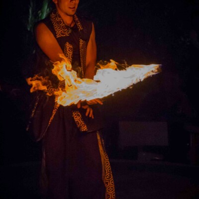 サンシャイン水族館屋上ビアガーデンで火付盗賊ファイアーショー