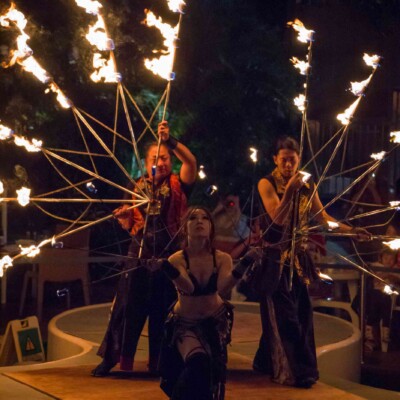 サンシャイン水族館屋上ビアガーデンで火付盗賊ファイアーショー