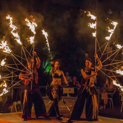 サンシャイン水族館屋上ビアガーデンで火付盗賊ファイアーショー