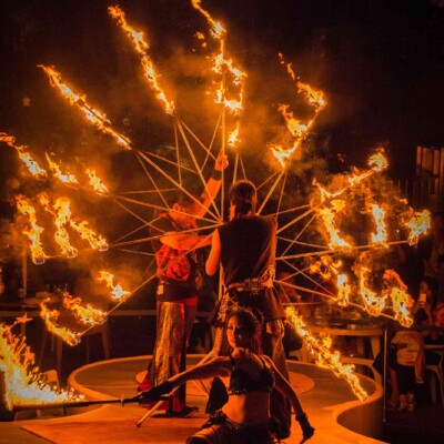 サンシャイン水族館屋上ビアガーデンで火付盗賊ファイアーショー