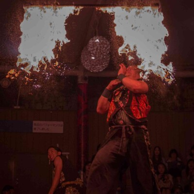 ファイアースタッフバーンアウト サンシャイン水族館屋上ビアガーデンで火付盗賊ファイアーショー