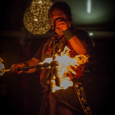 サンシャイン水族館屋上ビアガーデンで火付盗賊ファイアーショー