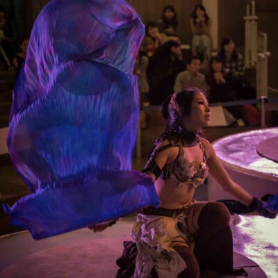 サンシャイン水族館屋上ビアガーデンで火付盗賊ベリーダンスショー