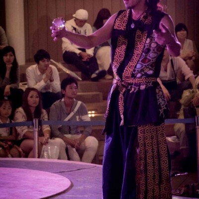 サンシャイン水族館屋上ビアガーデンで火付盗賊ジャグリングショー