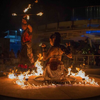 サンシャイン水族館屋上ビアガーデンで火付盗賊ファイアーショー