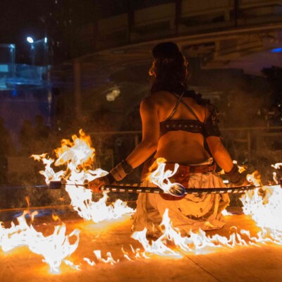 サンシャイン水族館屋上ビアガーデンで火付盗賊ファイアーショー
