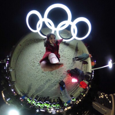 パフォーマンス後、五輪前で写真撮ってたら、警備の警察官の集団も写真とりにきた! 平昌オリンピック公式イベント ファイアーアートフェスタ 2018年