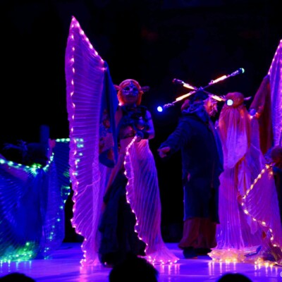 仮面ダンサーのライトパフォーマンス