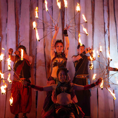 女子ファイアーパフォーマンス