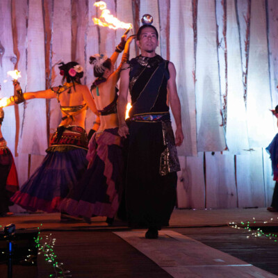 ファイアーベリーダンスとコンタクトジャグリングのコラボ 火付盗賊ファイアーパフォーマンスステージ