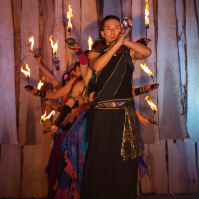 ファイアーベリーダンスとコンタクトジャグリングのコラボ 火付盗賊ファイアーパフォーマンスステージ