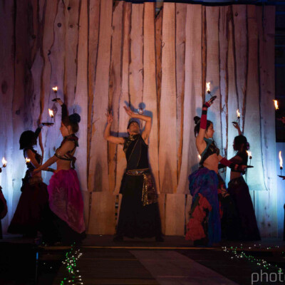 ファイアーベリーダンスとコンタクトジャグリングのコラボ 火付盗賊ファイアーパフォーマンスステージ