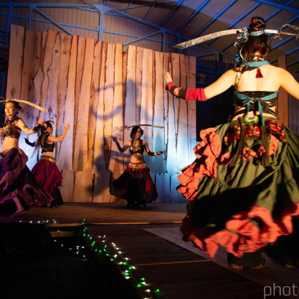 ファイアーベリーダンスチームステージパフォーマンス