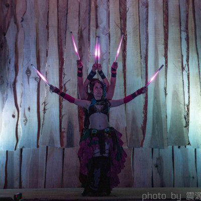 火付盗賊によるビジュアルポイのライトパフォーマンス