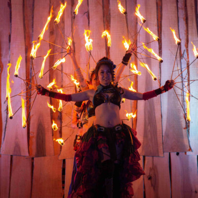 女子ファイアーパフォーマンス