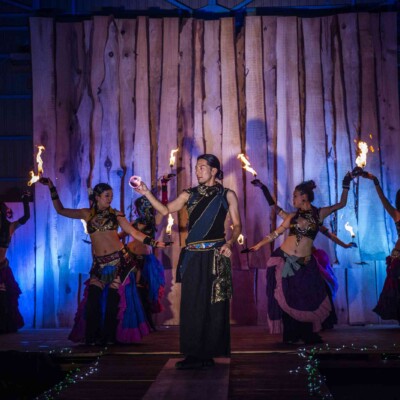 コンタクトジャグリングとダンサー コンタクトジャグリングとダンサー