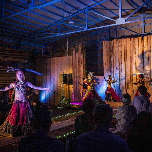 ランウェイを使ってのダンスパフォーマンス