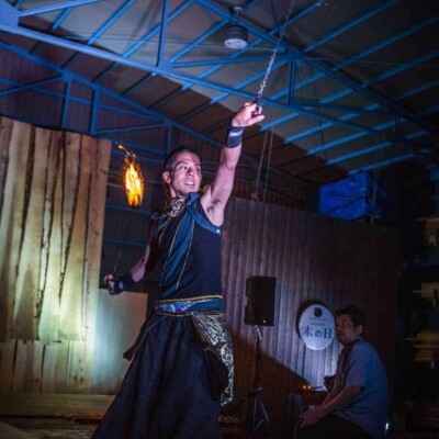 ランウェイを使ってのファイアーパフォーマンス