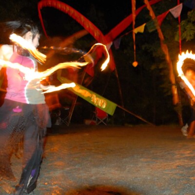 アウトドアフェスでファイアーパフォーマンス