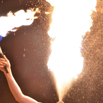 火吹き、ファイアーブレス 西武園遊園地のビアガーデンで花火大会後にファイアーショー