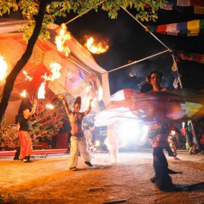 アウトドアフェスでファイアーパフォーマンス