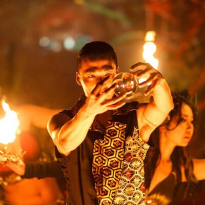 コンタクトジャグリングとファイアーベリーダンス アウトドアフェスでファイアーパフォーマンス