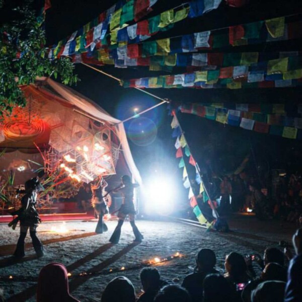 アウトドアフェスでファイアーパフォーマンス