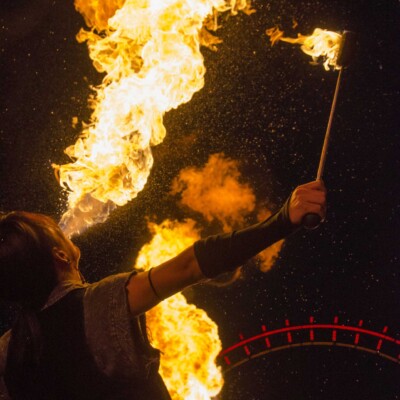 遊園地で火吹き 西武園遊園地のビアガーデンで花火大会後にファイアーショー