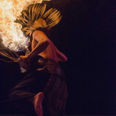 火吹き。ファイアーブレス 西武園遊園地のビアガーデンで花火大会後にファイアーショー