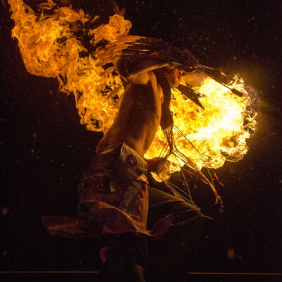 火吹き。ファイアーブレス 西武園遊園地のビアガーデンで花火大会後にファイアーショー