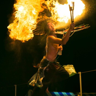 火吹き、ファイアーブレス 西武園遊園地のビアガーデンで花火大会後にファイアーショー