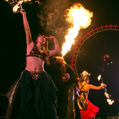 火吹きと炎扇 西武園遊園地のビアガーデンで花火大会後にファイアーダンスショー