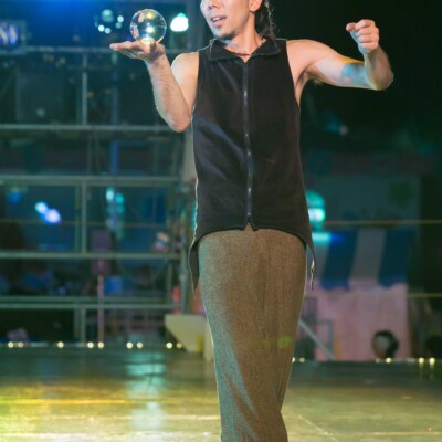 おこたんぺのコンタクトジャグリング 西武園遊園地のビアガーデンで花火大会後にファイアージャグリングショー