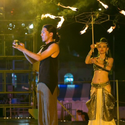 コンタクトジャグリングと火傘 西武園遊園地のビアガーデンで花火大会後にファイアーベリーダンスショー