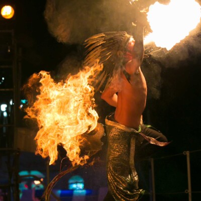 火吹き、ファイアーブレス 西武園遊園地のビアガーデンで花火大会後にファイアーショー