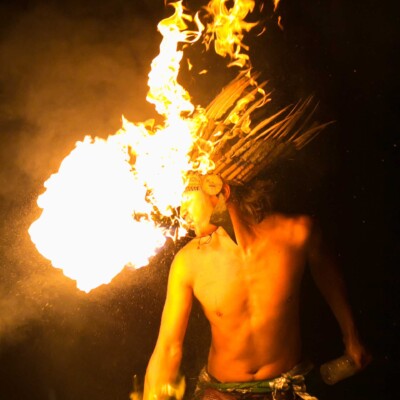 火吹き、ファイアーブレス 西武園遊園地のビアガーデンで花火大会後にファイアーショー